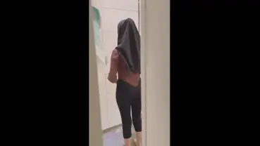 Open BO Gadis Hijab Cantik Digenjot Brutal Backdrop